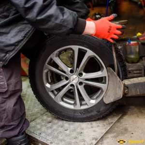 Ремонт проколов шин на улице Рублевская круглосуточно: методы и обслуживание