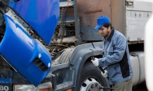 Полуприцеп — грузовое прицепное устройство, работающее в составе автопоезда с тягачом